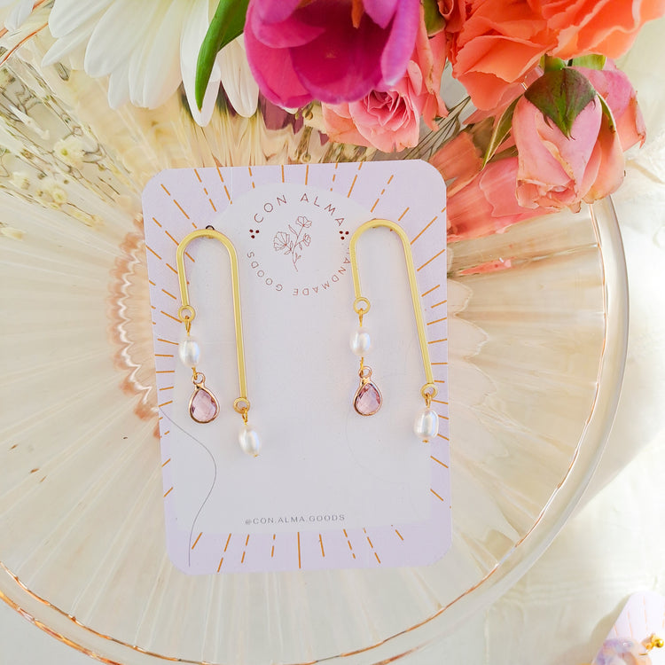 Asymmetrical pearl drop dangles